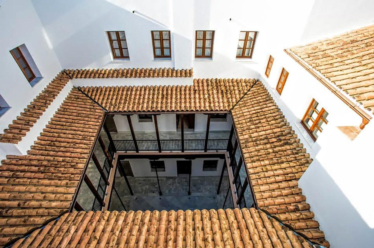 Palacio Del Siglo XVII Frente A Los Jardines De Murillo Seville Exterior photo